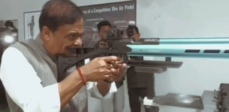 وزیراعلیٰ  آسام کی مسلمانوں کی تصاویر پر فائرنگ