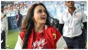 ‘پریتی اسلیے ٹرافی نہ جیت سکیں کیونکہ وہ خود ٹرافی ہیں’، مداح کی ٹوئٹ پر اداکارہ کا جواب وائرل