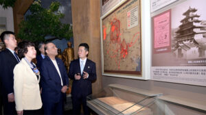 صدرمملکت کا چین کے انقلابی رہنما ماوزے تُنگ کے آبائی شہر شاوشان کا دورہ