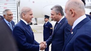 شریف اپنے دورۂ ترکیہ پر انطالیہ پہنچ گئے